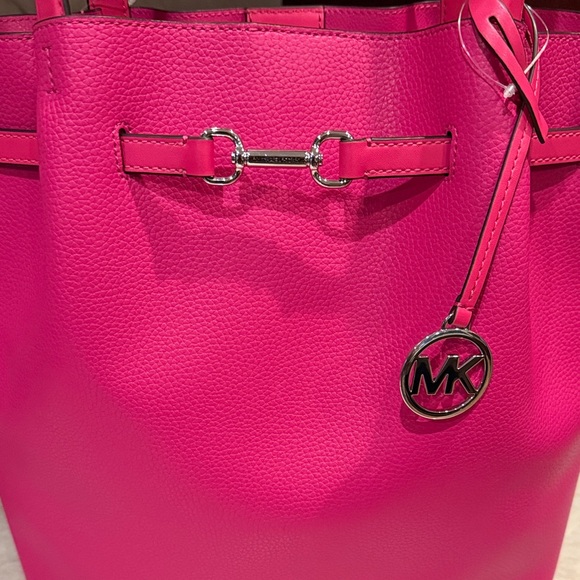 Michael Kors NWT Fuchsia Carson Pebbled Leather Tote Bag - Picture 2 of 8